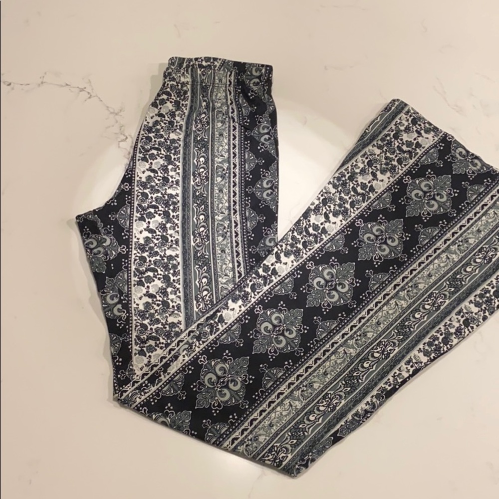 black and white yoga pants